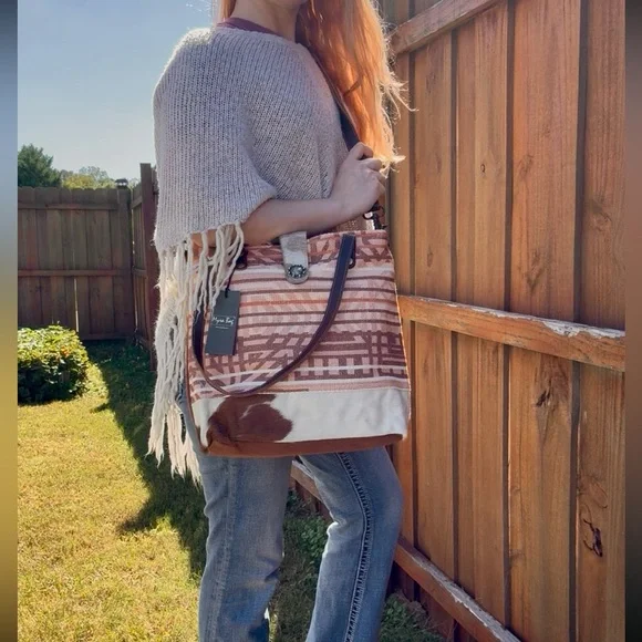 Myra Bag- Tea Rose Tote Bag - Picture 5 of 16